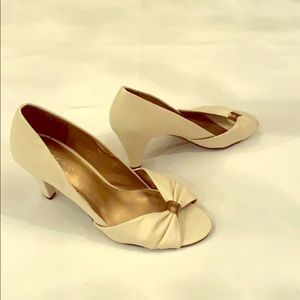 Women’s white kitten heel BCBG 39 open toe